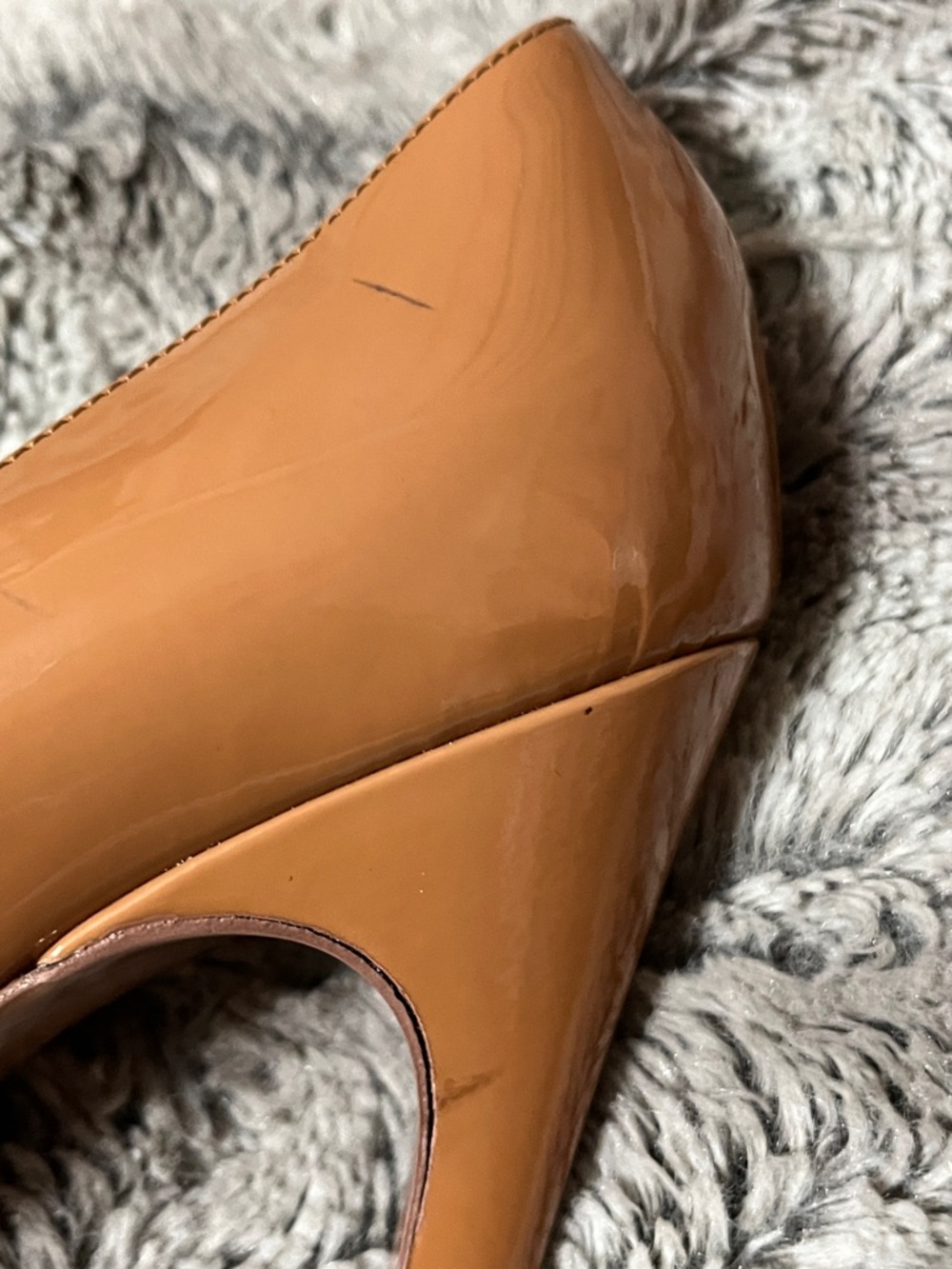 Yves Saint Laurent Palais platform pumps featuring a peep-toe heel - Picture 11 of 13